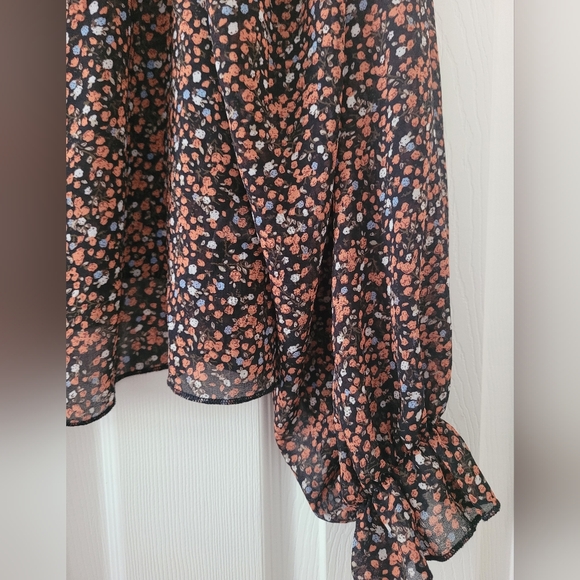 Lulu's Boho Floral Blouse - Picture 5 of 6